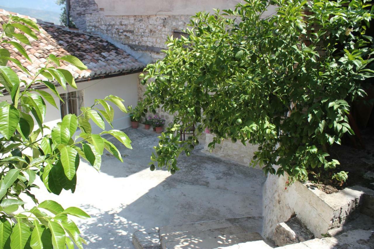 Guest House Toli Inside Berat Castle Exterior foto