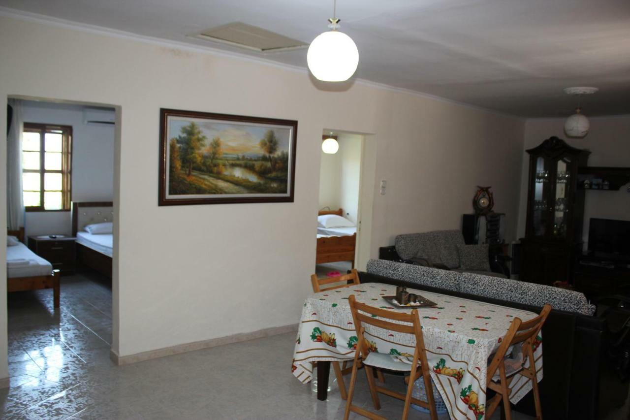 Guest House Toli Inside Berat Castle Exterior foto