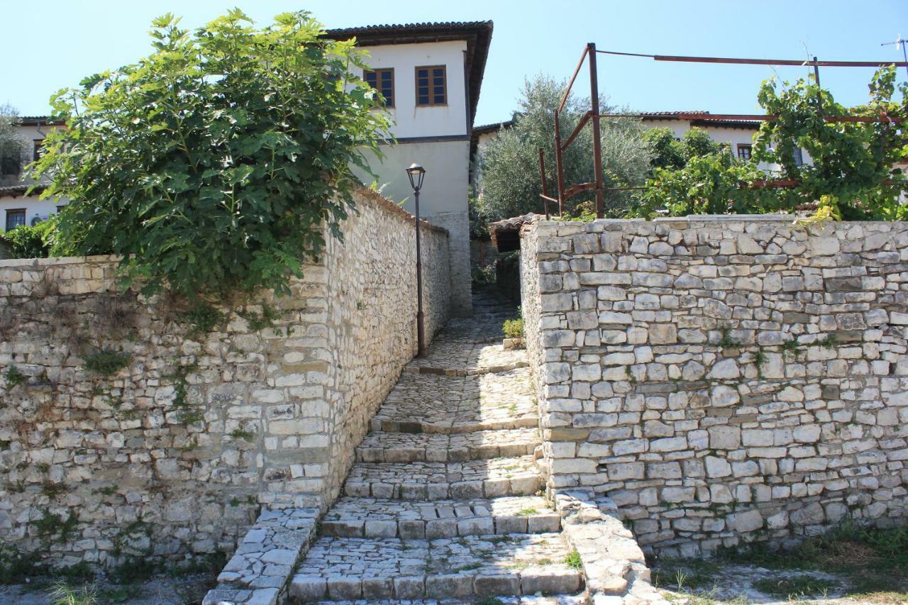 Guest House Toli Inside Berat Castle Exterior foto
