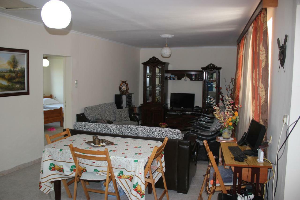 Guest House Toli Inside Berat Castle Exterior foto